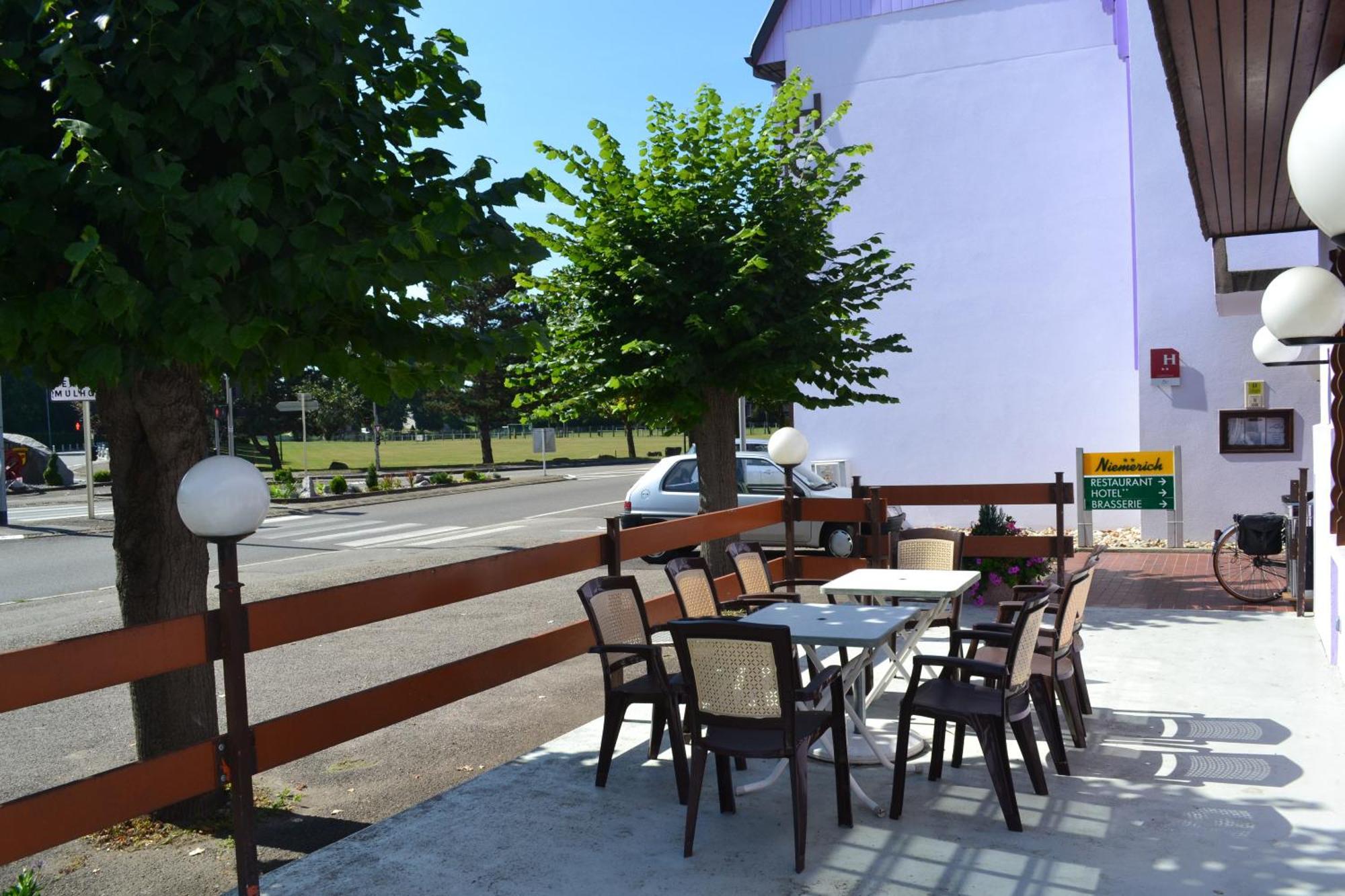 Hotel Restaurant Niemerich Pulversheim Exterior foto